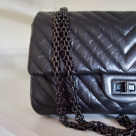Chanel Reissue 2.55 So Black Bag in Aged Calfskin - Picture 3 of 8